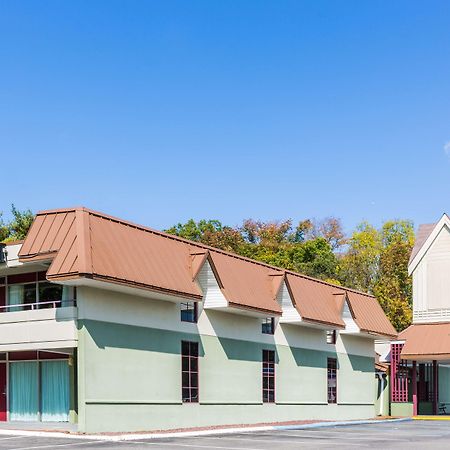 Days Inn East Stroudsburg Exteriör bild