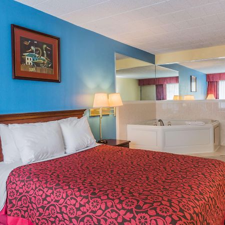 Days Inn East Stroudsburg Exteriör bild