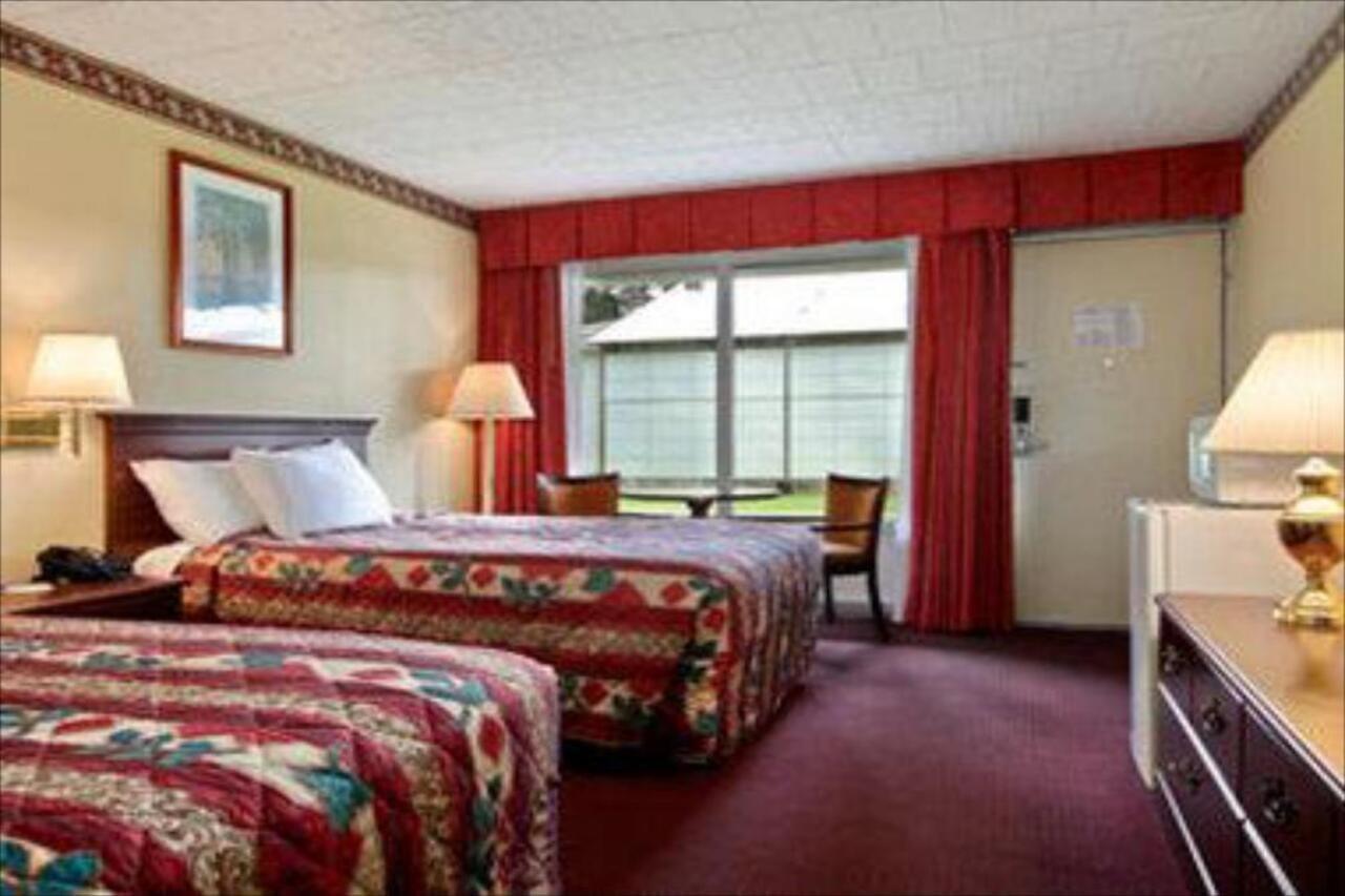 Days Inn East Stroudsburg Exteriör bild