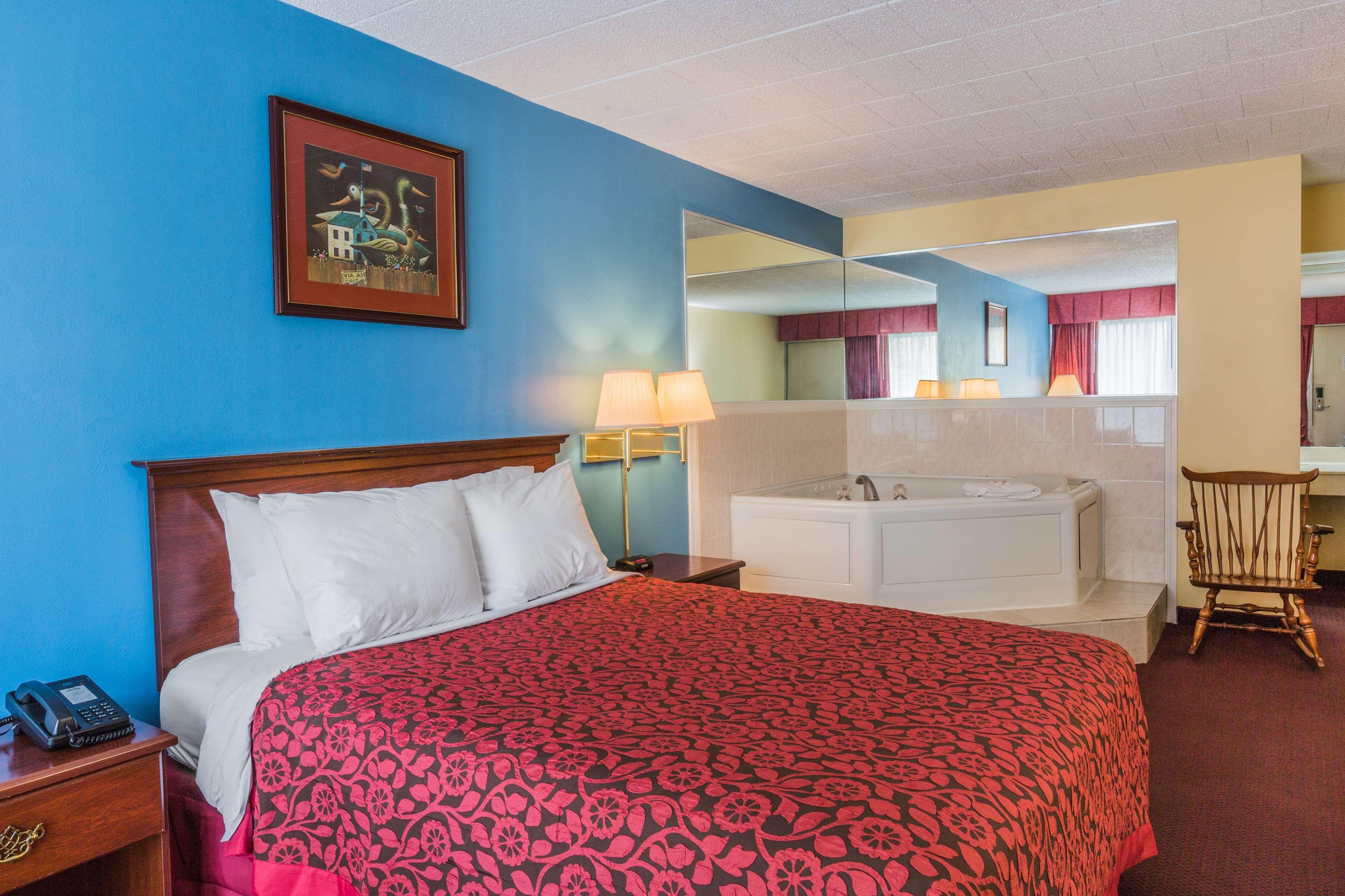 Days Inn East Stroudsburg Exteriör bild