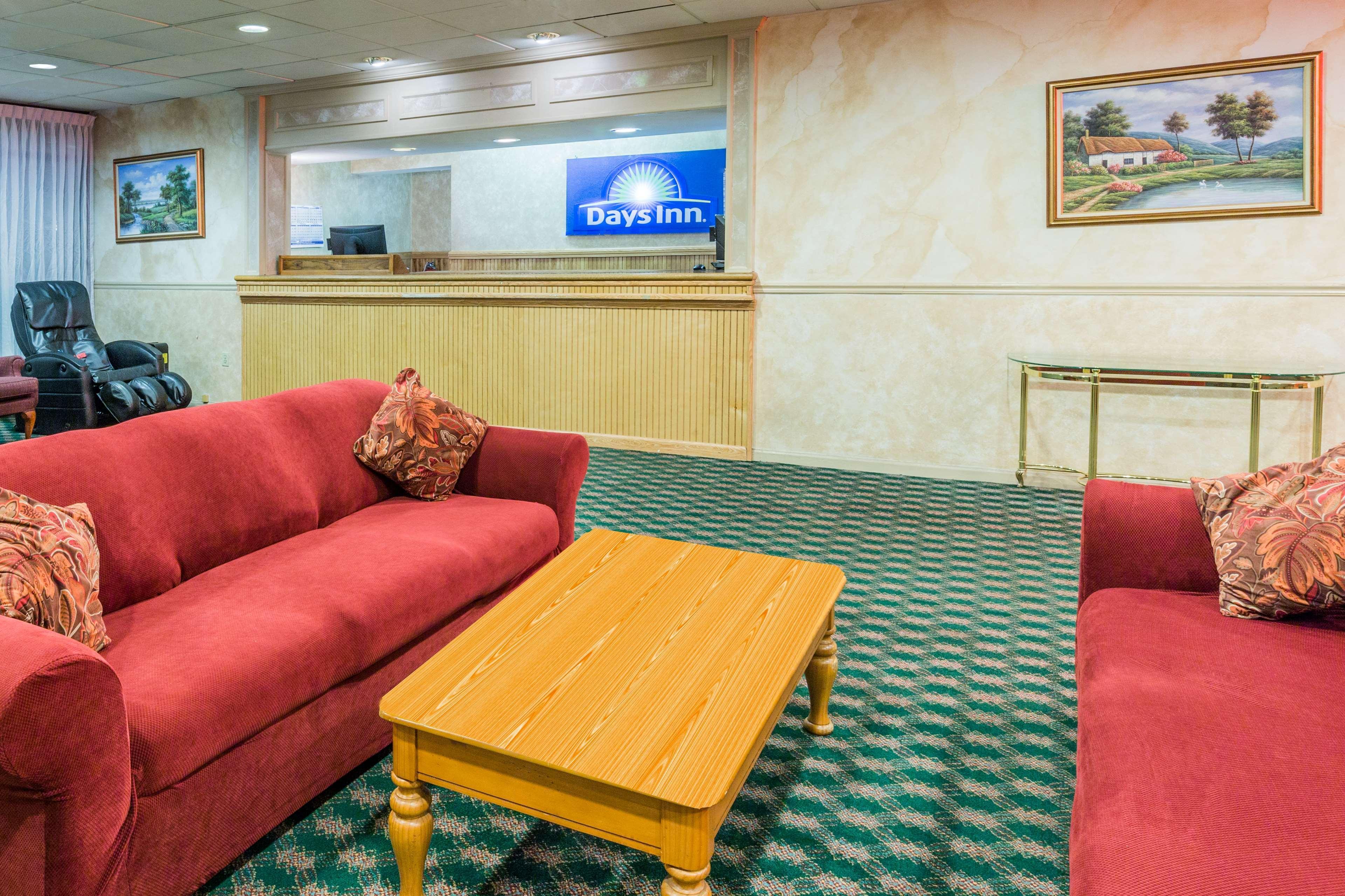 Days Inn East Stroudsburg Exteriör bild