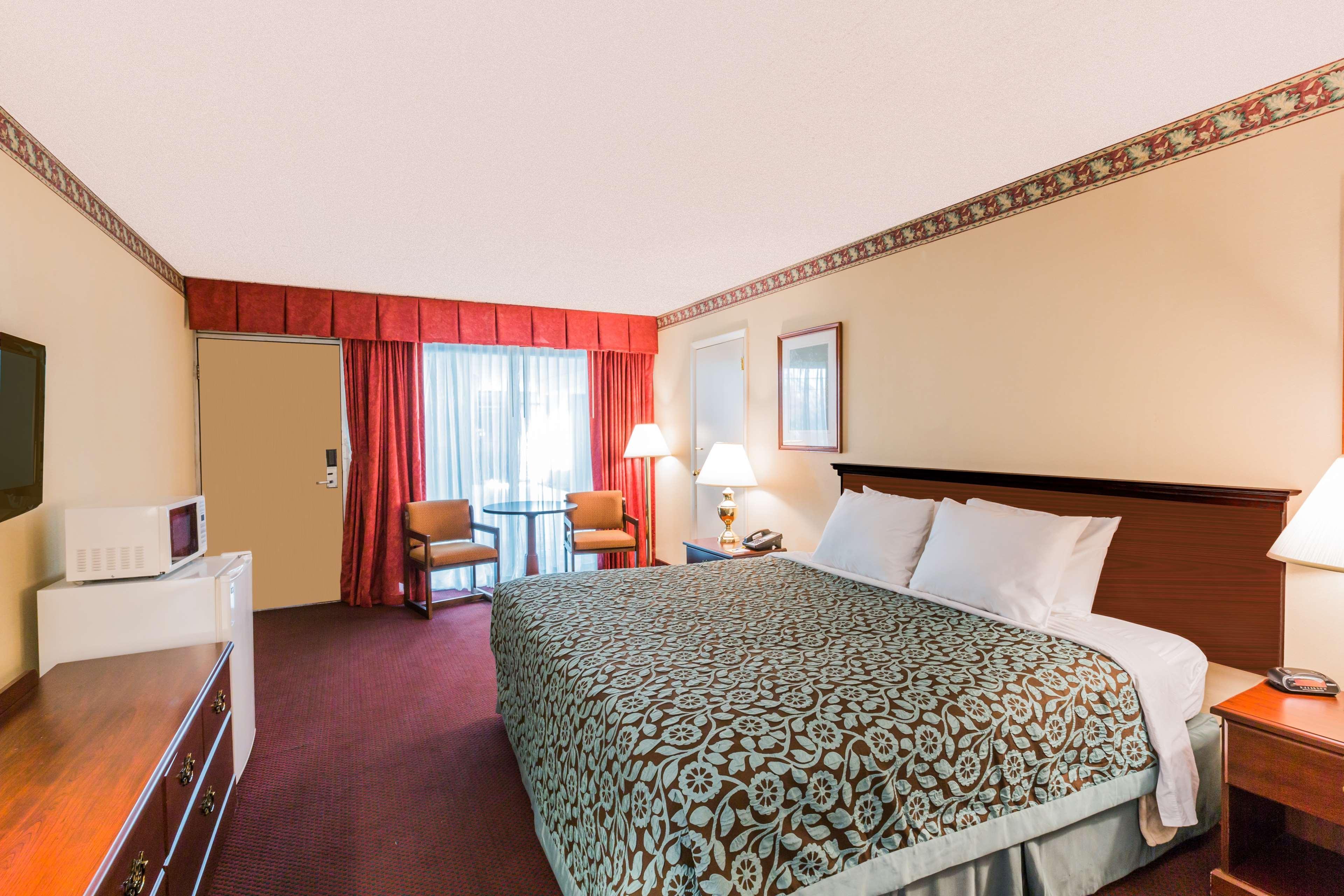 Days Inn East Stroudsburg Exteriör bild