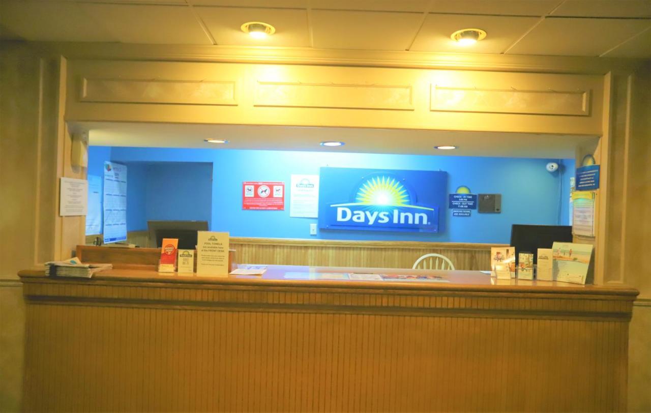 Days Inn East Stroudsburg Exteriör bild